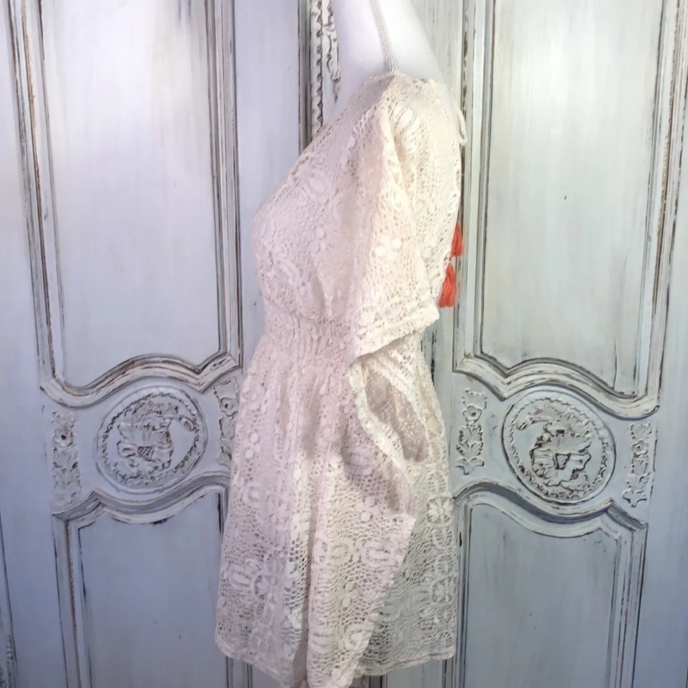 Xhilaration Cream Lace V Neck Smocked Waist Tie Back Batwing Top Size Small - Picture 7 of 11